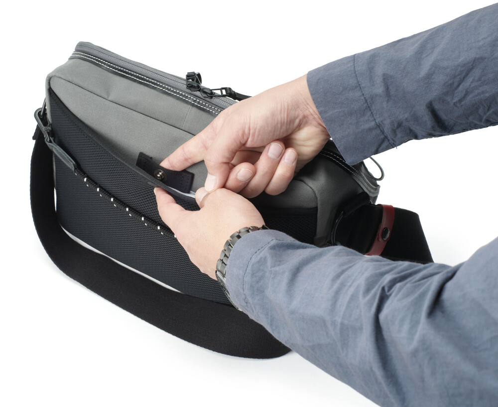 Artisan and Artist Alma ACAM-9200 Camera Bag