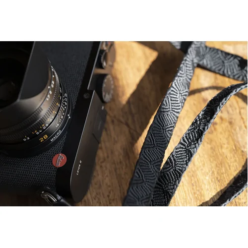 Artisan and Artist ACAM-318 Silk Camera Strap with japanese wave patter Black/Black