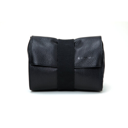Artisan and Artist ACAM-78 Leather Camera Pouch Black