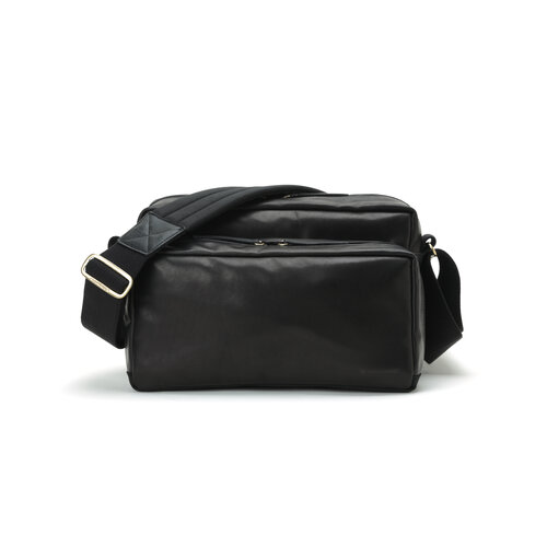 Artisan and Artist GCAM-1000 Leather Camera Bag